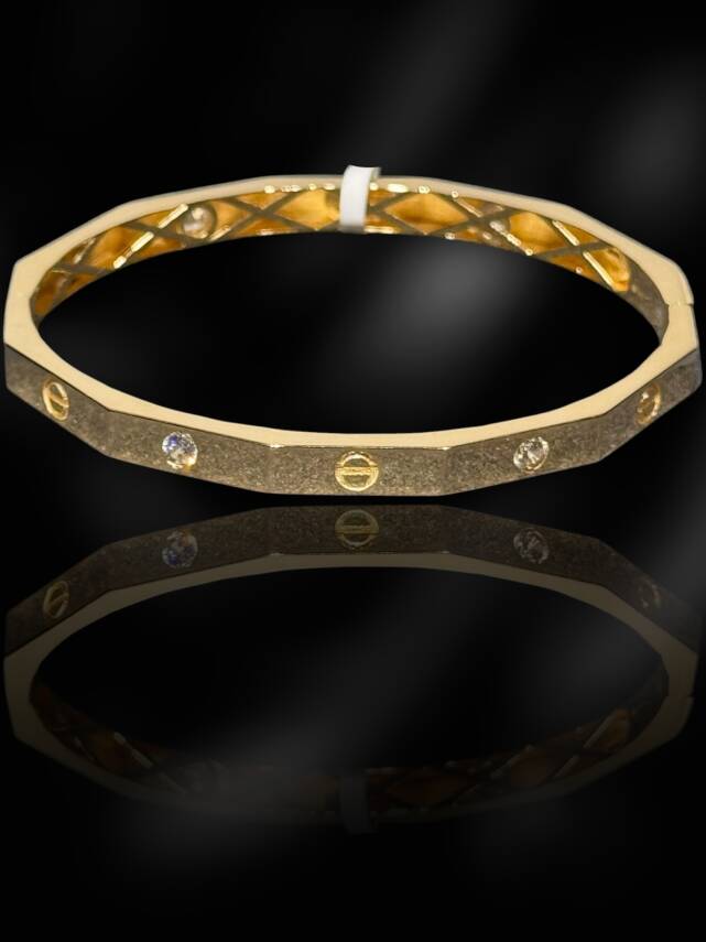 8 Ayar Taşlı Vida Kelepçe - 1