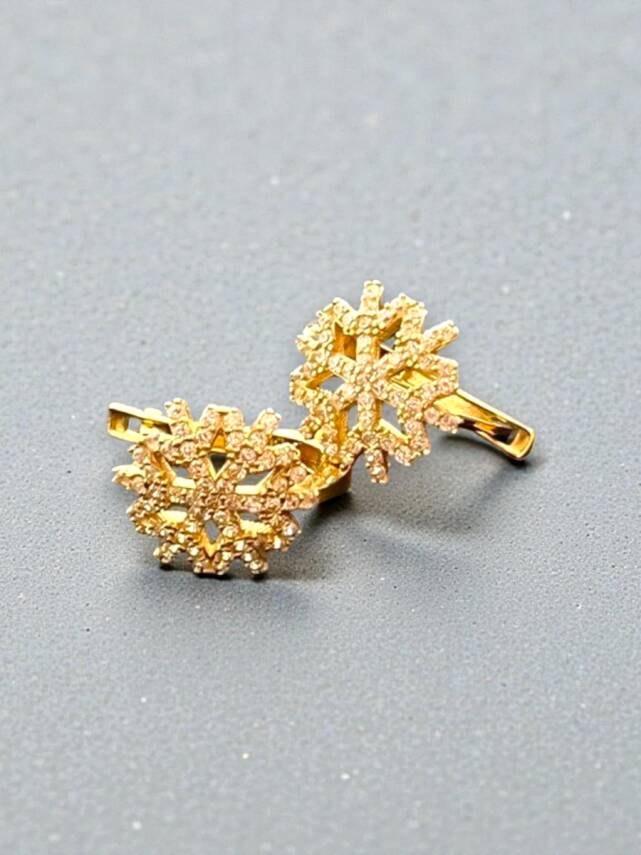 Kar Tanesi Model Taşlı Altın Küpe - 9