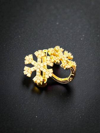 Kar Tanesi Model Taşlı Altın Küpe - 
