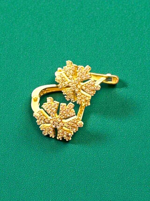 Kar Tanesi Model Taşlı Altın Küpe - 5