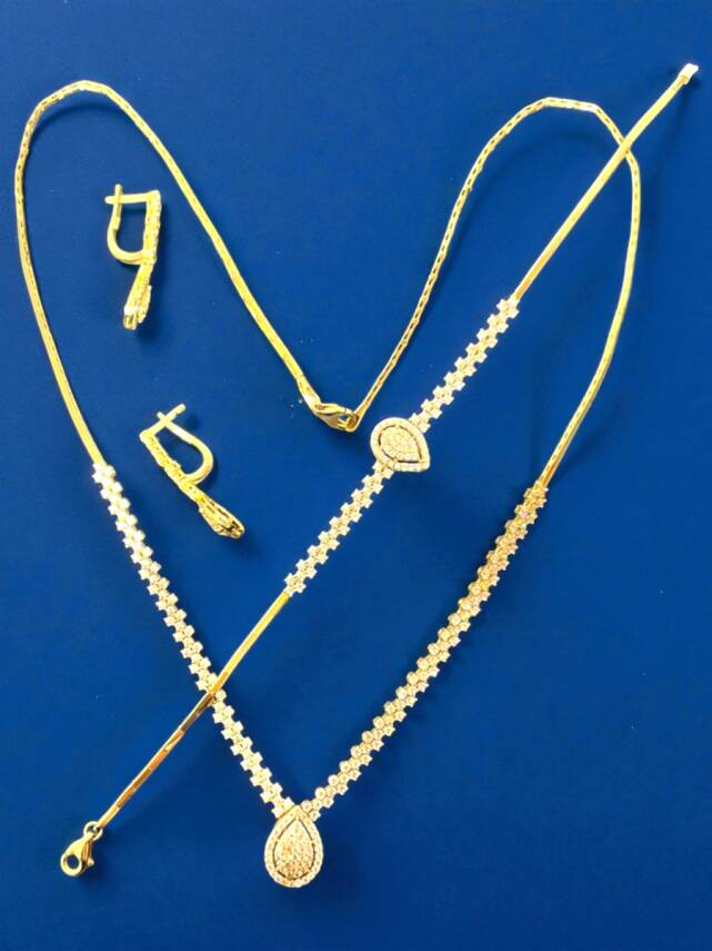 Su Damlası Taşlı Altın Takı Seti - 3