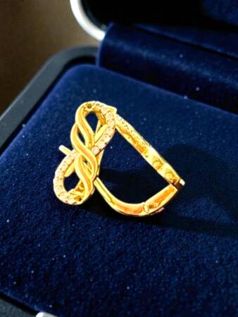 Sonsuzluk Model Taşlı Altın Küpe - 