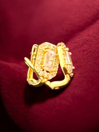 Taşlı Baget Model Altın Çocuk Küpe - 3