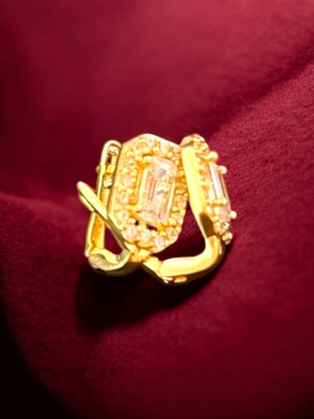 Taşlı Baget Model Altın Çocuk Küpe - 3