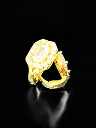 Taşlı Baget Model Altın Çocuk Küpe - 