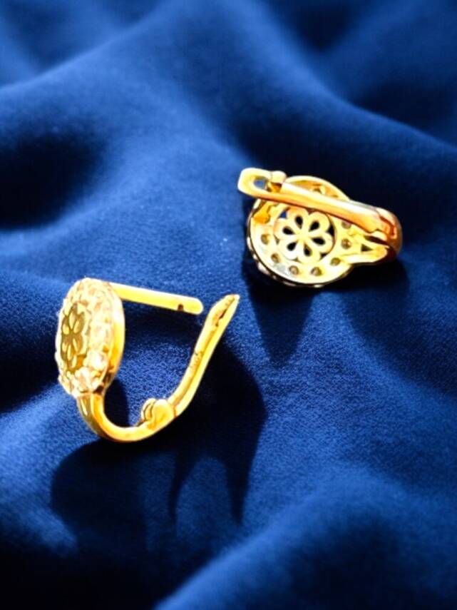 Taşlı Çiçek Model Altın Çocuk Küpe - 6