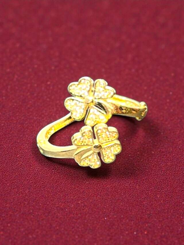 Yonca Model Taşlı Altın Küpe - 2