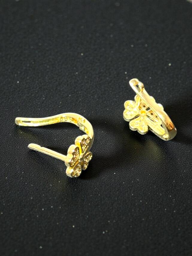 Yonca Model Taşlı Altın Küpe - 3