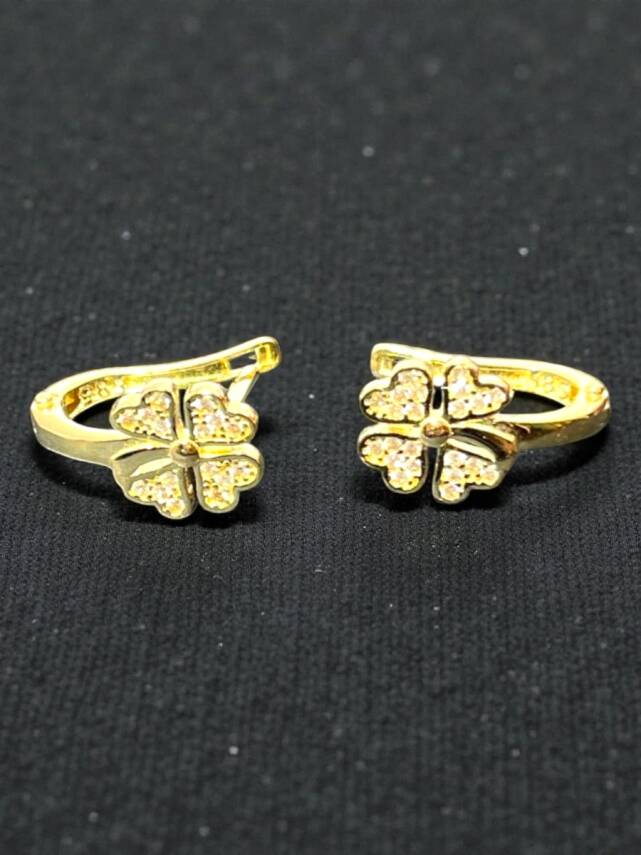 Yonca Model Taşlı Altın Küpe - 9