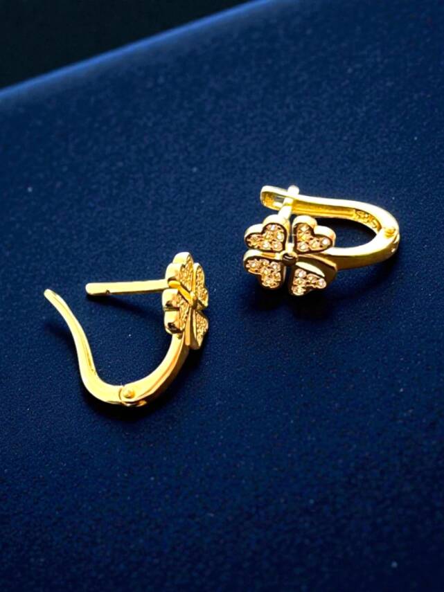 Yonca Model Taşlı Altın Küpe - 7